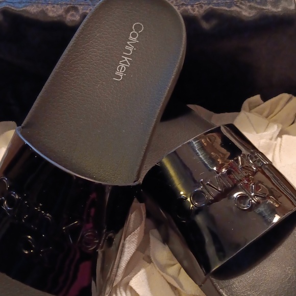 EUC Calvin Klein Black Slides Size 10m - Picture 5 of 5